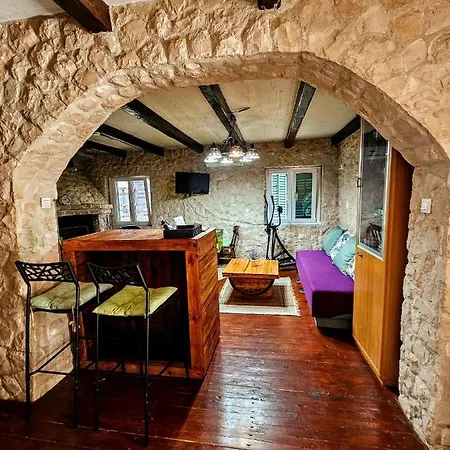 아파트 Dalmatia Rustica Comfortable One Bedroom+fireplace